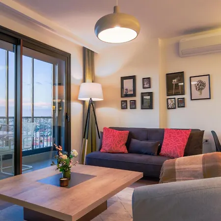 Comfy Flat With Balcony 5 Min To Marina شقة