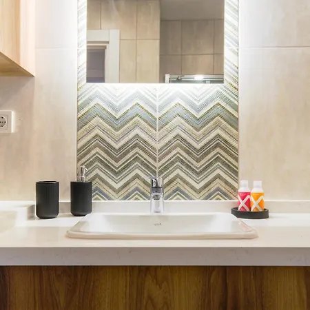 Comfy Flat With Balcony 5 Min To Marina *