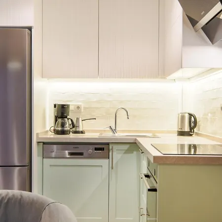 Comfy Flat With Balcony 5 Min To Marina شقة