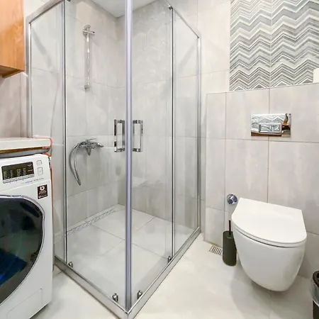 Comfy Flat With Balcony 5 Min To Marina *