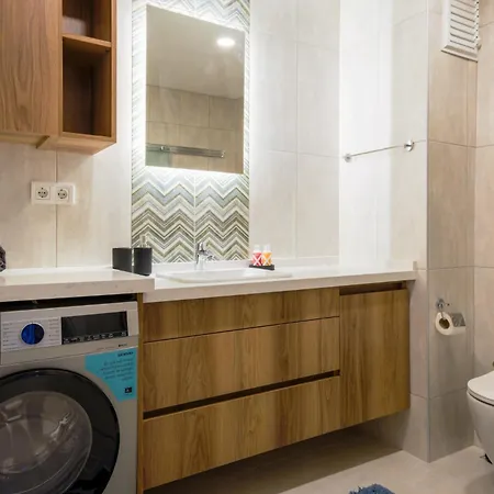 Comfy Flat With Balcony 5 Min To Marina